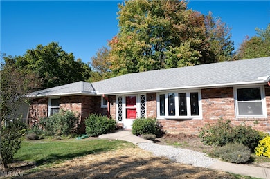 4927 Delevan Dr, Cleveland, OH 44124 - photo 2