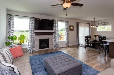 9804 Marnewood Dr, Johnston, IA 50131 - photo 5