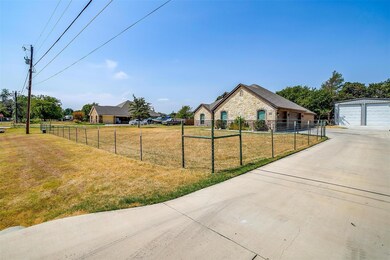 11195 Eustace Dr, Azle, TX 76020 - photo 4