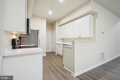 12899 Titania Way unit 10, Woodbridge, VA 22192 - photo 5