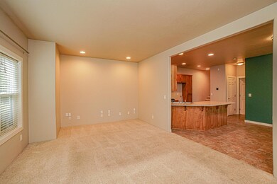 638 Griffin Oaks Dr, Central Point, OR 97502 - photo 6