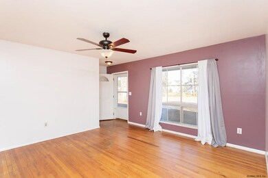 28 Davidson Dr, Saratoga Springs, NY 12866 - photo 2