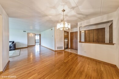 11045 S Theresa Cir unit 1D, Palos Hills, IL 60465 - photo 2