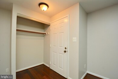 5833 Cove Landing Rd unit 303, Burke, VA 22015 - photo 3