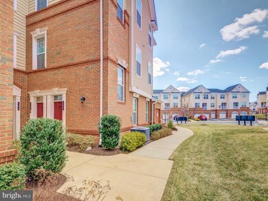 23266 Southdown Manor Terrace unit 105, Ashburn, VA 20148 - photo 2