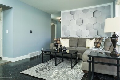 4615 Lowcroft-44