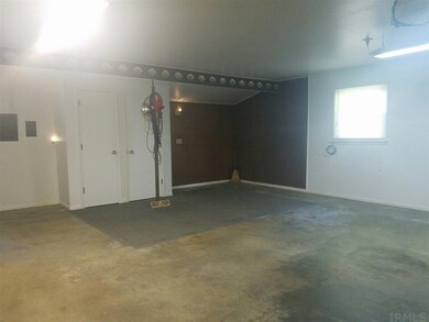 225 S Division St, Auburn, IN 46706 - photo 2