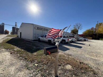 625 N Madison St, Pittsfield, IL 62363 - photo 7