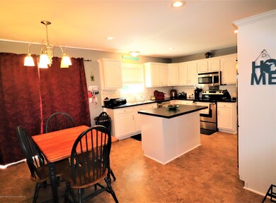 5a Dining 2 Kitchen
