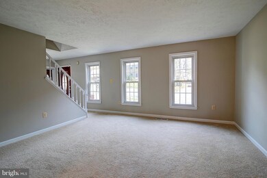 15324 Edgehill Dr, Dumfries, VA 22025 - photo 4