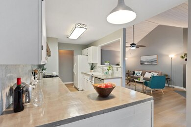 Kitchen Peninsula