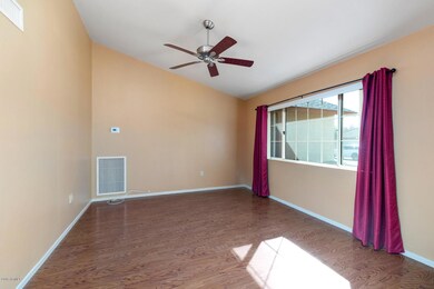 Living Room w Vaulted Ceiling