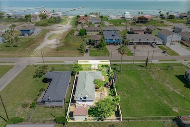 1307 S Live Oak St, Rockport, TX 78382 - photo 4