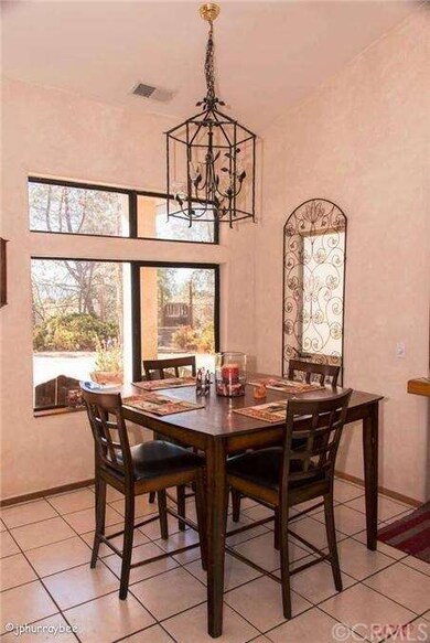 Dining room area. Light and bright, tile flooring