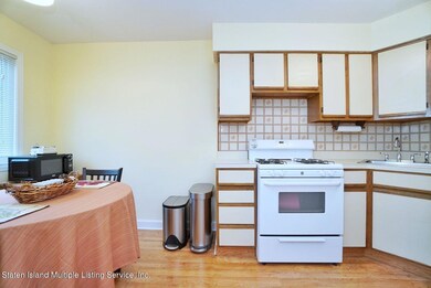 33 Stonegate Dr, Staten Island, NY 10304 - photo 4