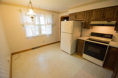 Kitchen Eating Area