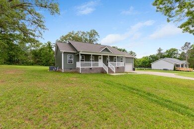 Adorable ranch style home with covered front porch! Huge front yard as well!  408 Crouch Rd  Manchester, TN 37355