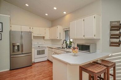 922 Hopkins Rd, Central Point, OR 97502 - photo 6