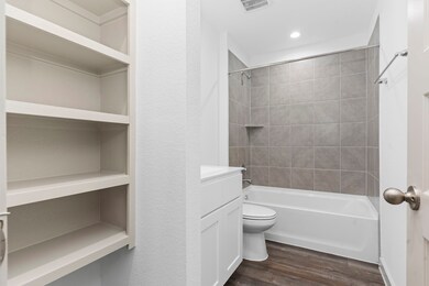 1055 Great Barracuda Ln, Alvin, TX 77511 - photo 6