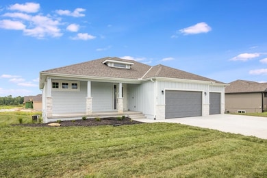 1811 Halls Creek Ave, Raymore, MO 64083 - photo 2