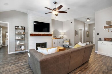 3723 Paigewood Dr, Pearland, TX 77584 - photo 6