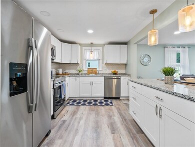 91 Windsor Park Dr, Coventry, RI 02816 - photo 2