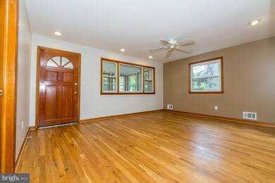 608 Washington Ave, Halethorpe, MD 21227 - photo 4