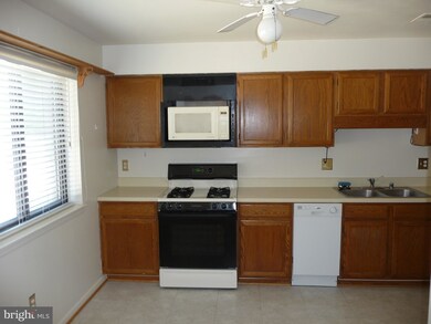 3830A Steppes Ct unit 3830A, Falls Church, VA 22041 - photo 6