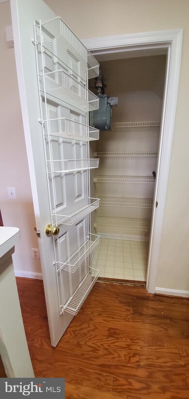 8187 Halley Ct, Lorton, VA 22079 - photo 6