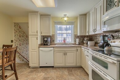 98 Berrington Rd, Leominster, MA 01453 - photo 3