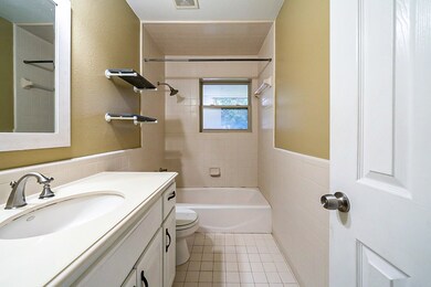 10115 Kirkdale Dr, Houston, TX 77089 - photo 6