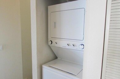 3070 Laurel Ridge Cir, Riviera Beach, FL 33404 - photo 4