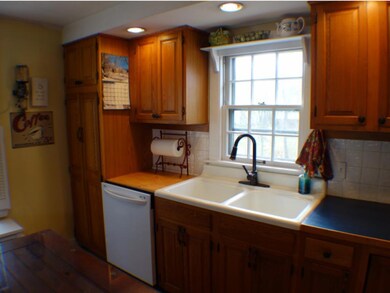 46 Maplecrest St, Newmarket, NH 03857 - photo 6