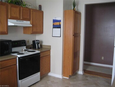 8857 Ashlyn Ct unit 15B, Olmsted Falls, OH 44138 - photo 3