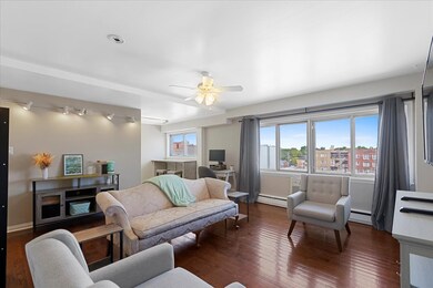 7540 N Ridge Blvd unit 5C, Chicago, IL 60645 - photo 2