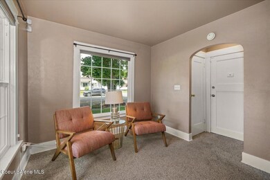 11-2328 E Diamond Ave-011