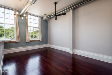 140_E_Glenwood-206_105