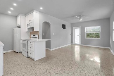 17 Ocean Breeze St unit 4, Lake Worth, FL 33460 - photo 7