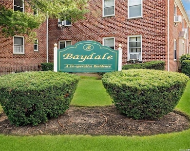 35- 14 Clearview Expy unit 354, Bayside, NY 11361 - photo 2