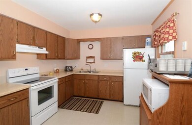 198 S Rutland Ave, Brooklyn, WI 53521 - photo 6