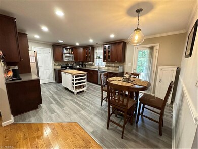 Eat-in kitchen