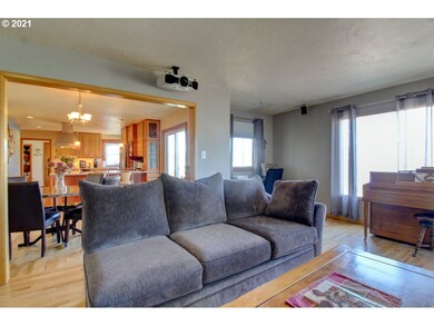 2313 E 10th St, the Dalles, OR 97058 - photo 6