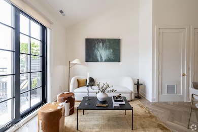 100-east-greenwich-ct-2br-1ba---858sf---