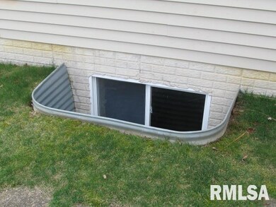 2128 W 59th St, Davenport, IA 52806 - photo 4