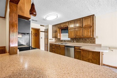 7616 Hunt Dr, North Richland Hills, TX 76182 - photo 4