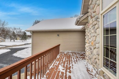 W312S8869 Cherokee Pass, Mukwonago, WI 53149 - photo 6