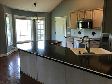 2879 Woodhaven Dr, Asheboro, NC 27205 - photo 7