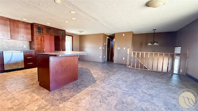 121 W Southern Ave, Plentywood, MT 59254 - photo 4