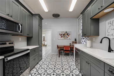 Kitchen + appliances just a few years old