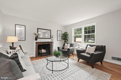 8701 Brierly Ct, Chevy Chase, MD 20815 - photo 4